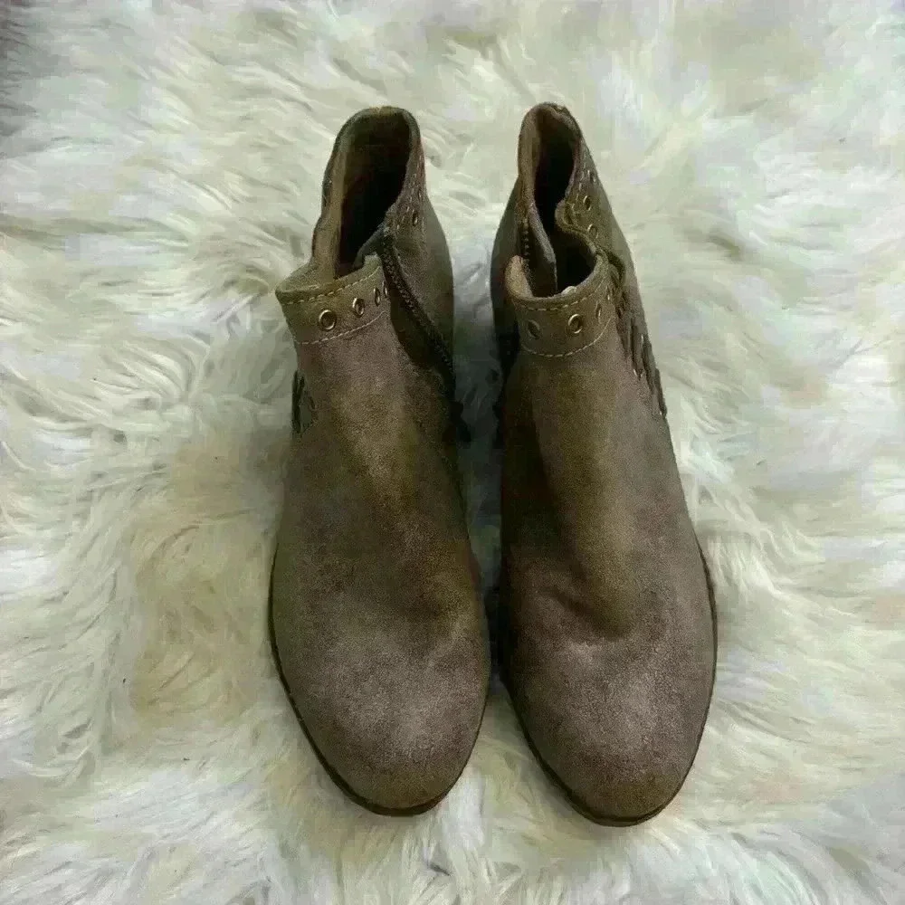 Minnetonka Women's Brenna Side Lace Boot Round Toe sz 7.5